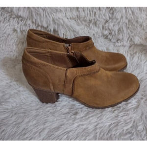 CLARKS Sashlin Aleta Leather Shooties Dark Tan Size 10 Cushion Soft Ortholite